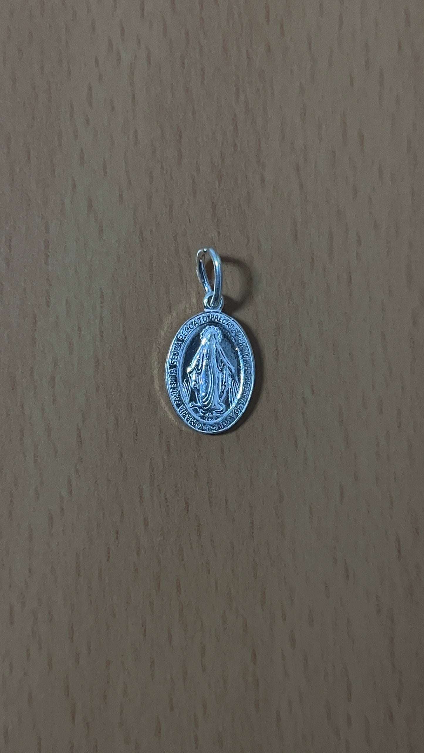 Dije Virgen de la Milagrosa Ovalada Plata 925