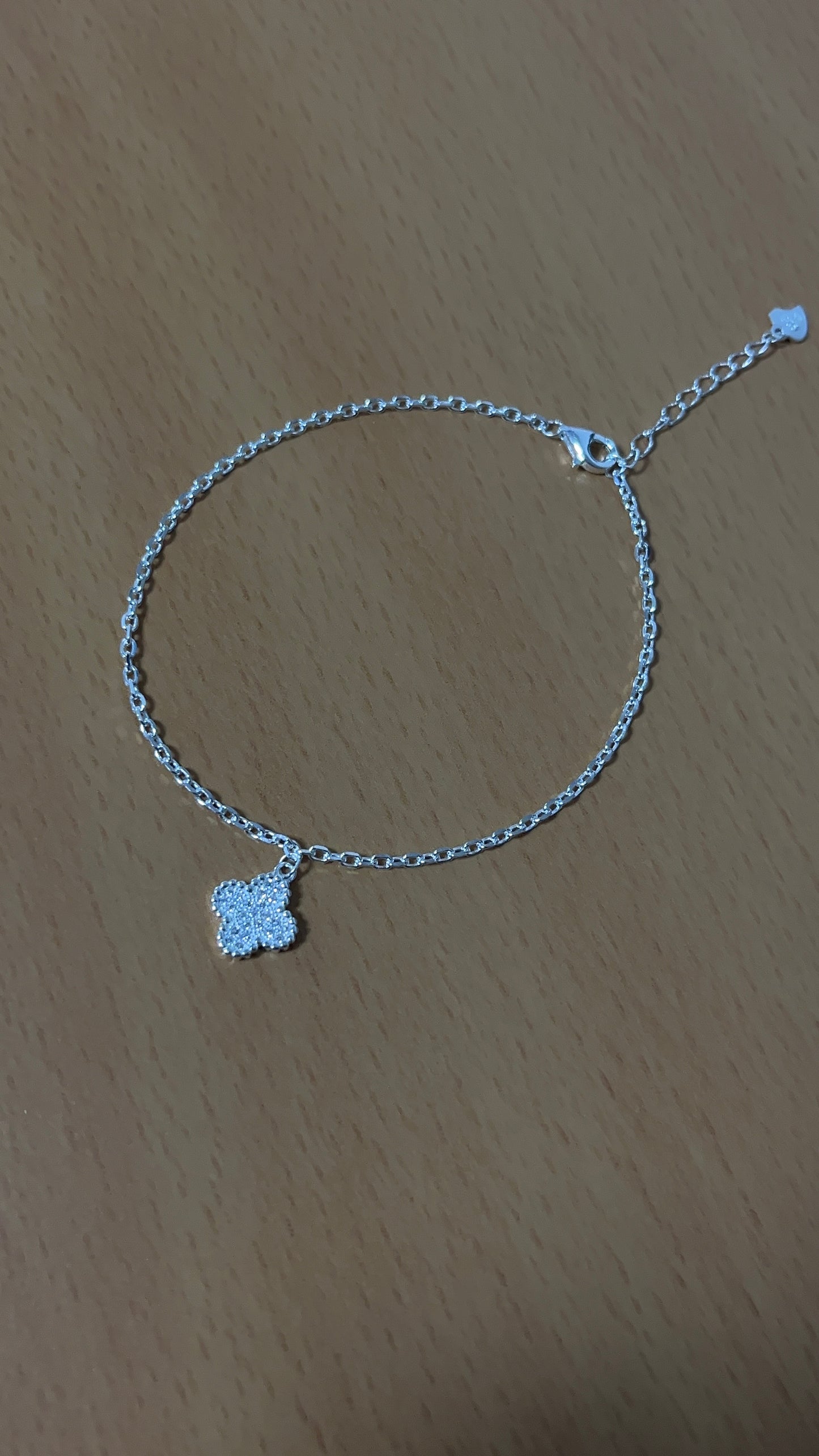 Pulsera Dije Flor de 4 Pétalos Brillantes 21cm Plata 925
