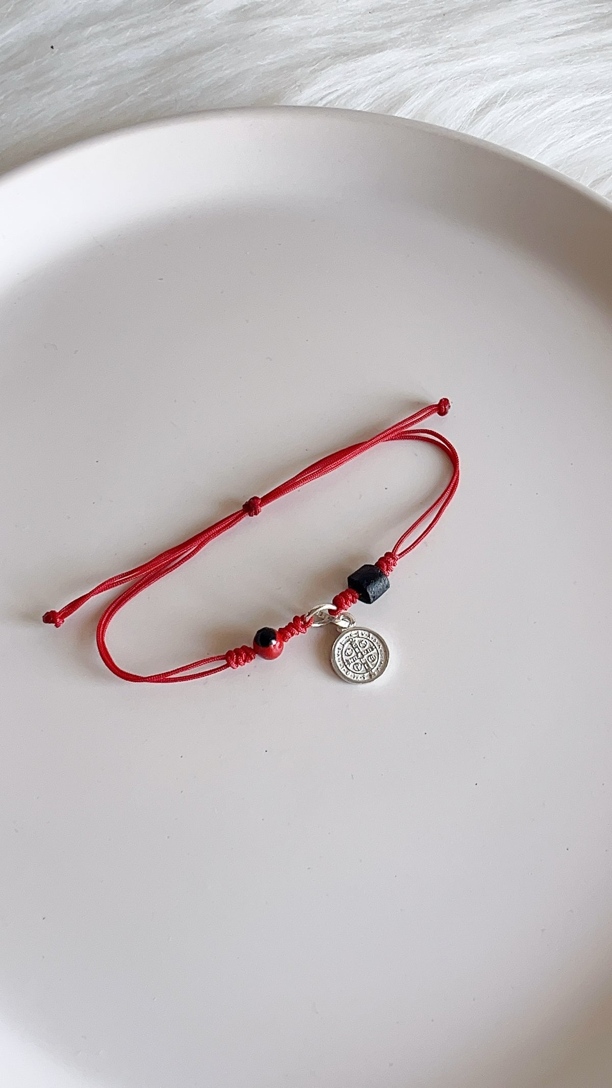 Pulseras Hilo Ajustables con Pionia, Azabache y San Benito - Plata 925