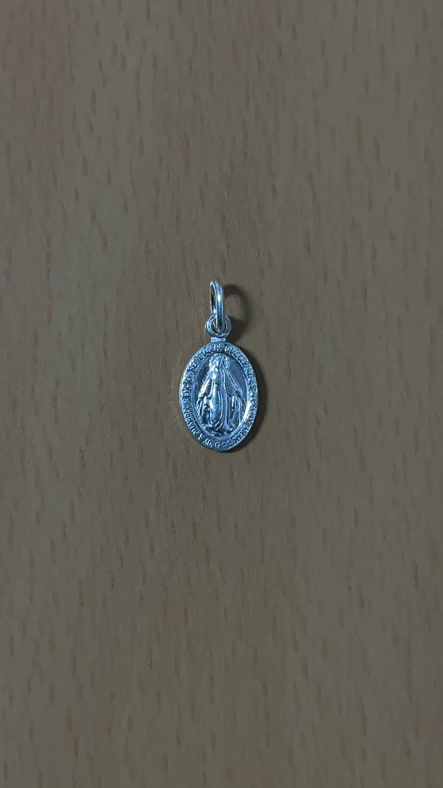 Dije Virgen de la Milagrosa Ovalada Plata 925