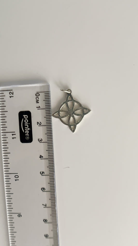 Dije Nudo de Bruja 2,2cm Plata 925