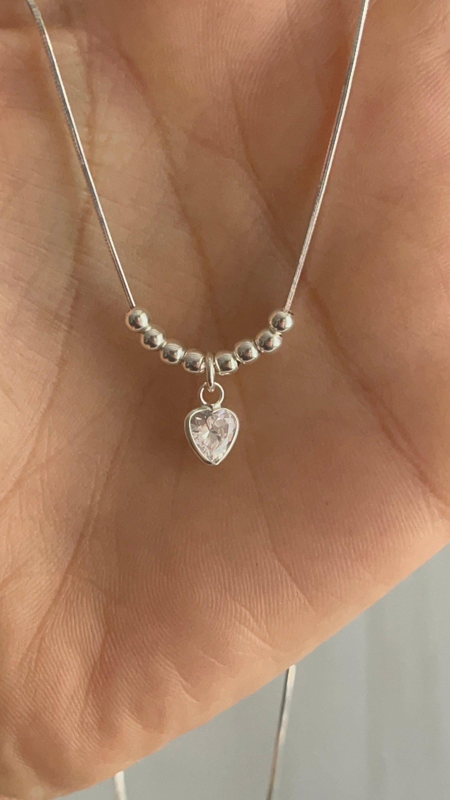Gargantilla con bolas lisas y dije de niña o niño Plata 925
