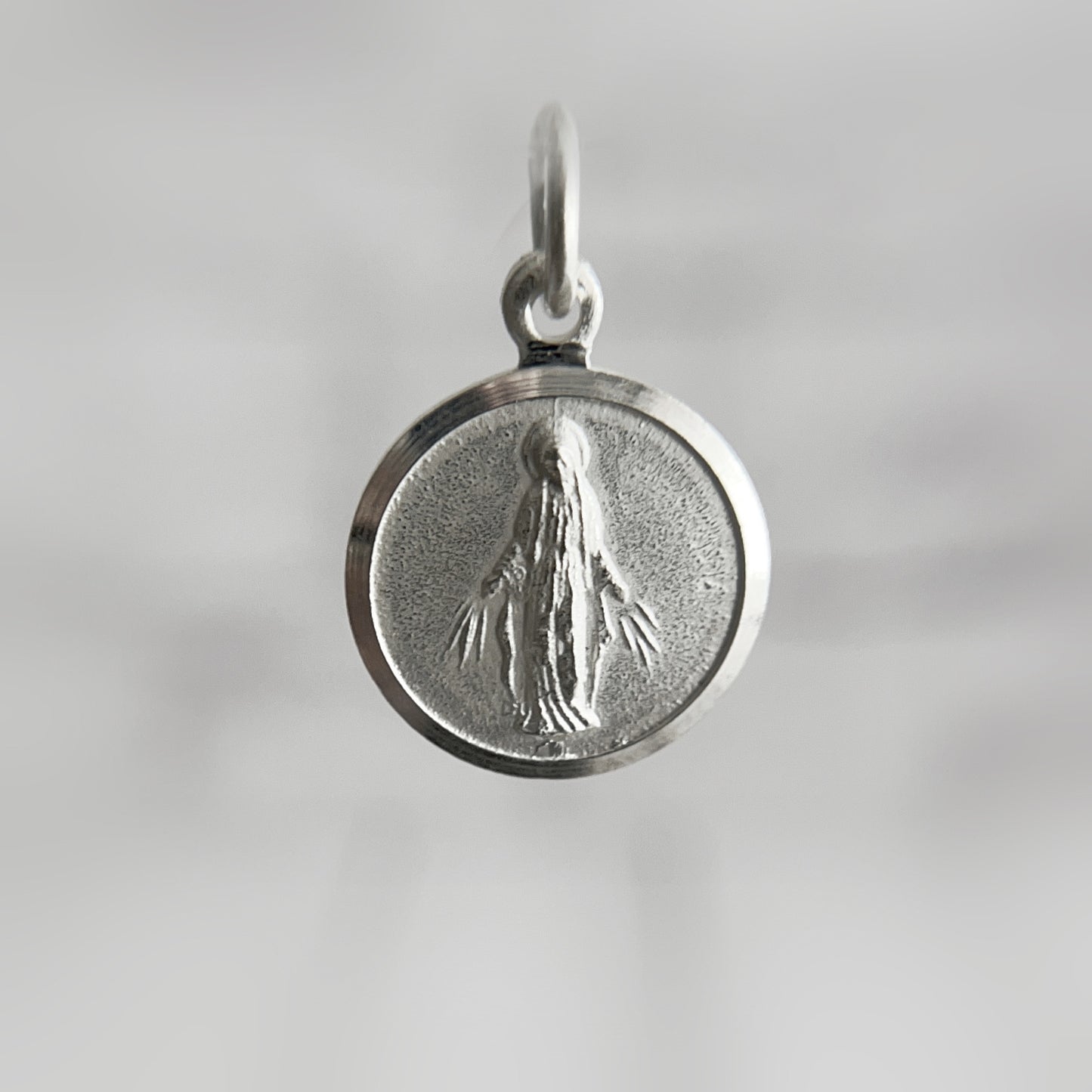Dije Virgen La Milagrosa Redonda Plata 925