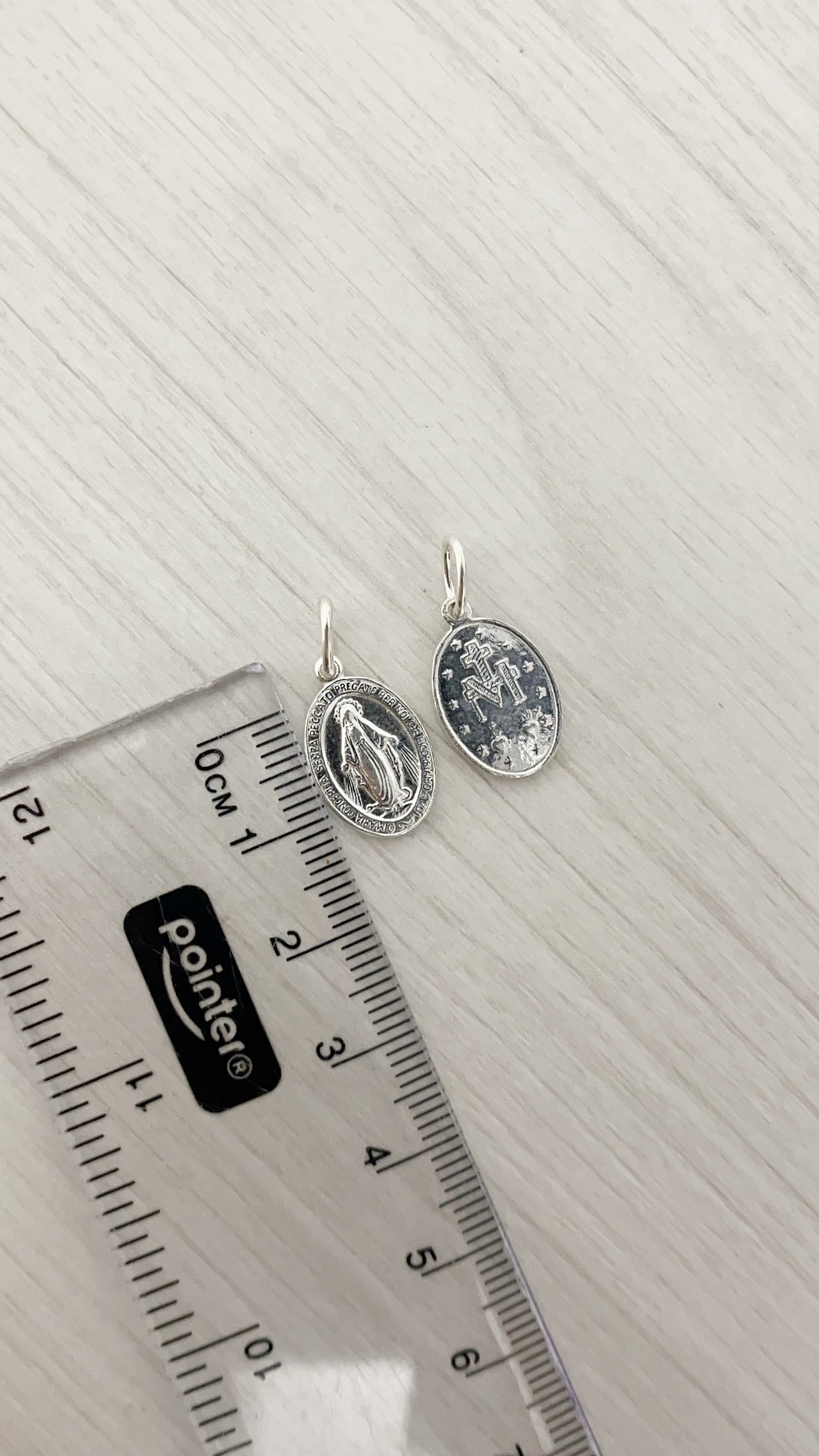 Dije Virgen de la Milagrosa Ovalada Plata 925