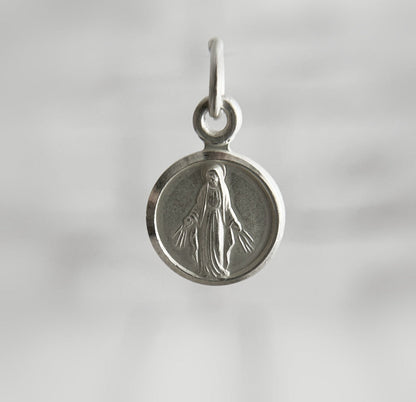 Dije Virgen de la Milagrosa Ovalada Plata 925