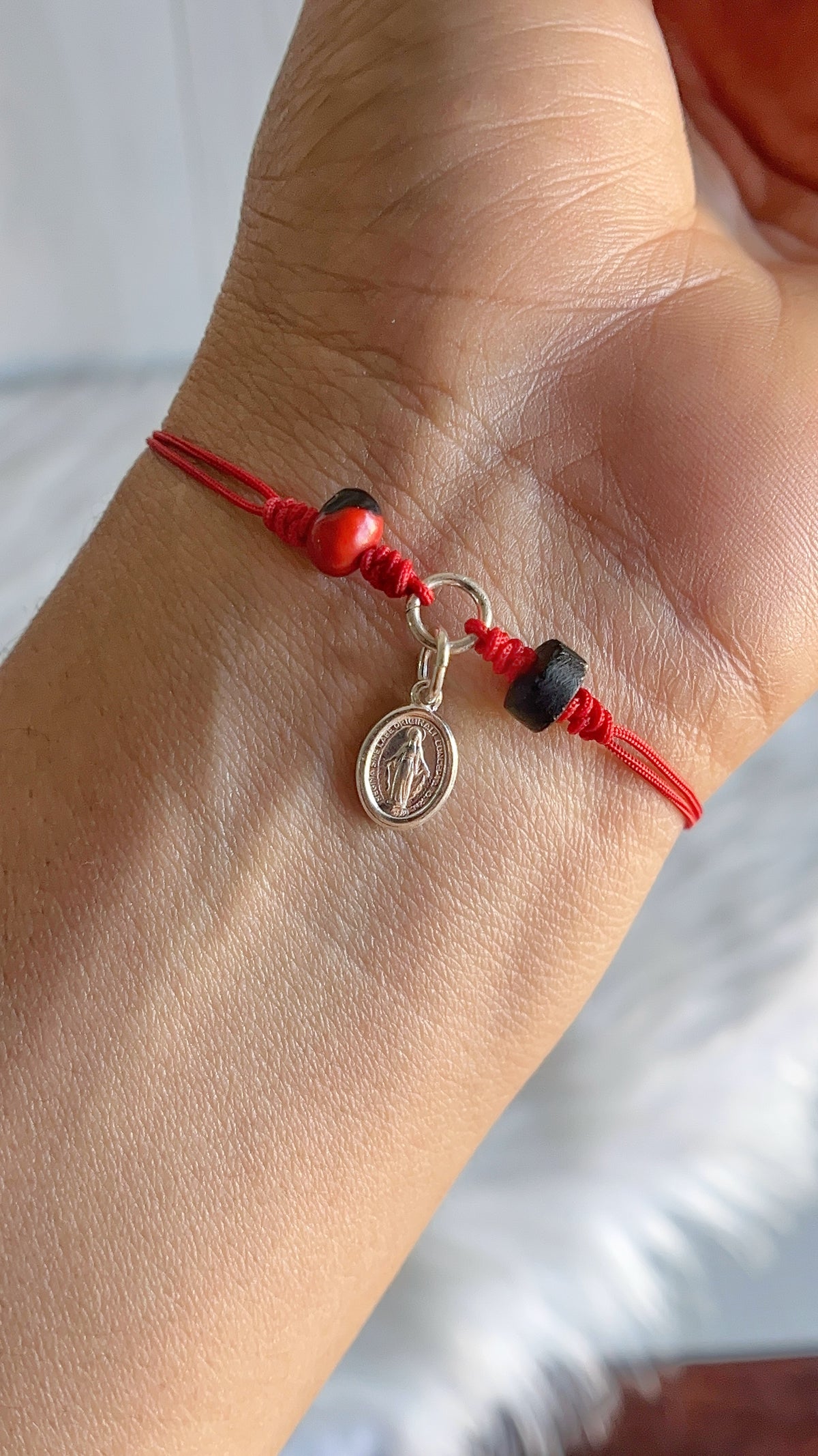 Pulseras Hilo Ajustables con Pionia, Azabache y la Milagrosa Plata 925