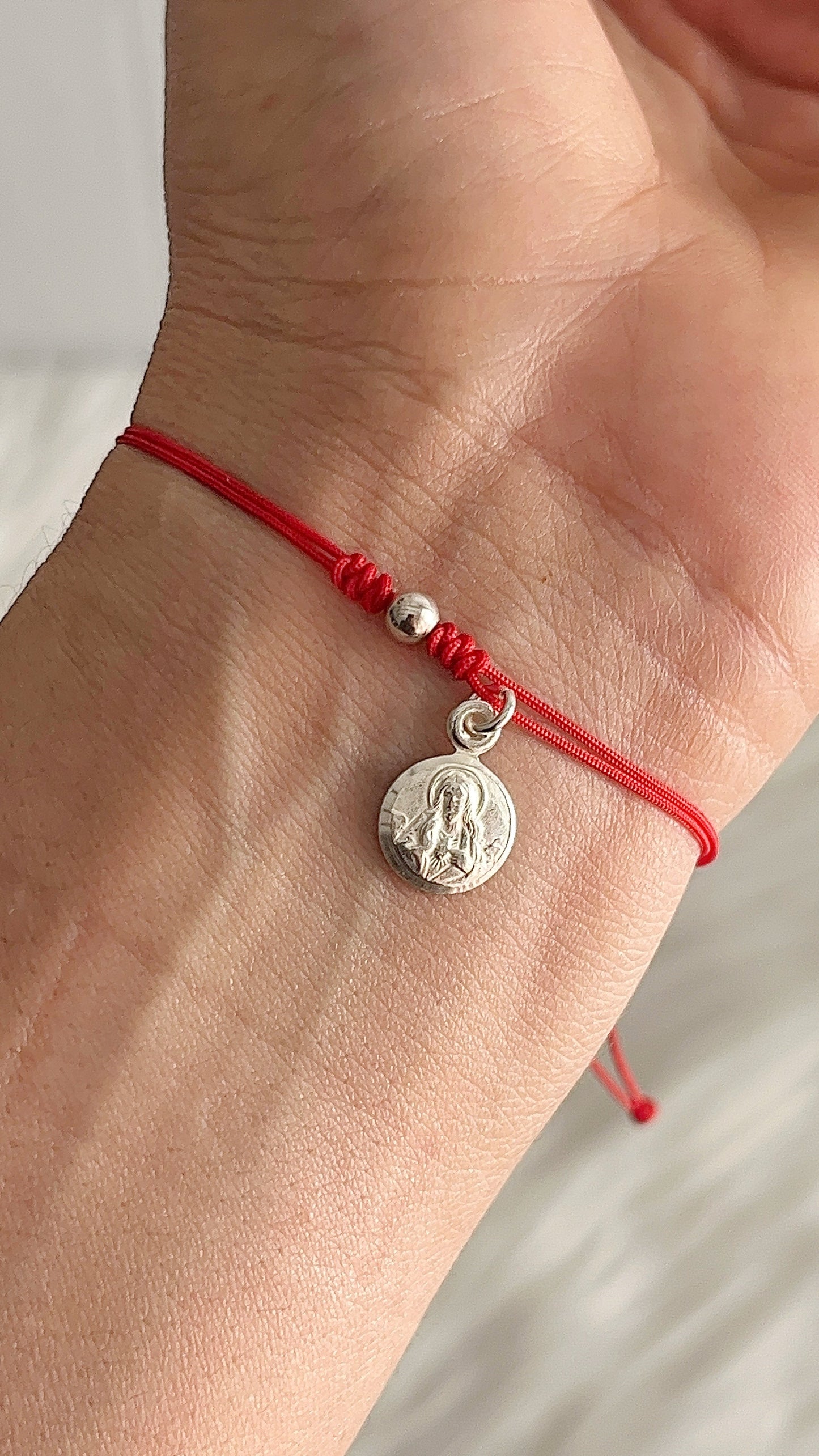 Pulseras Hilo Ajustables con Corazon de Jesús 1cm Plata 925