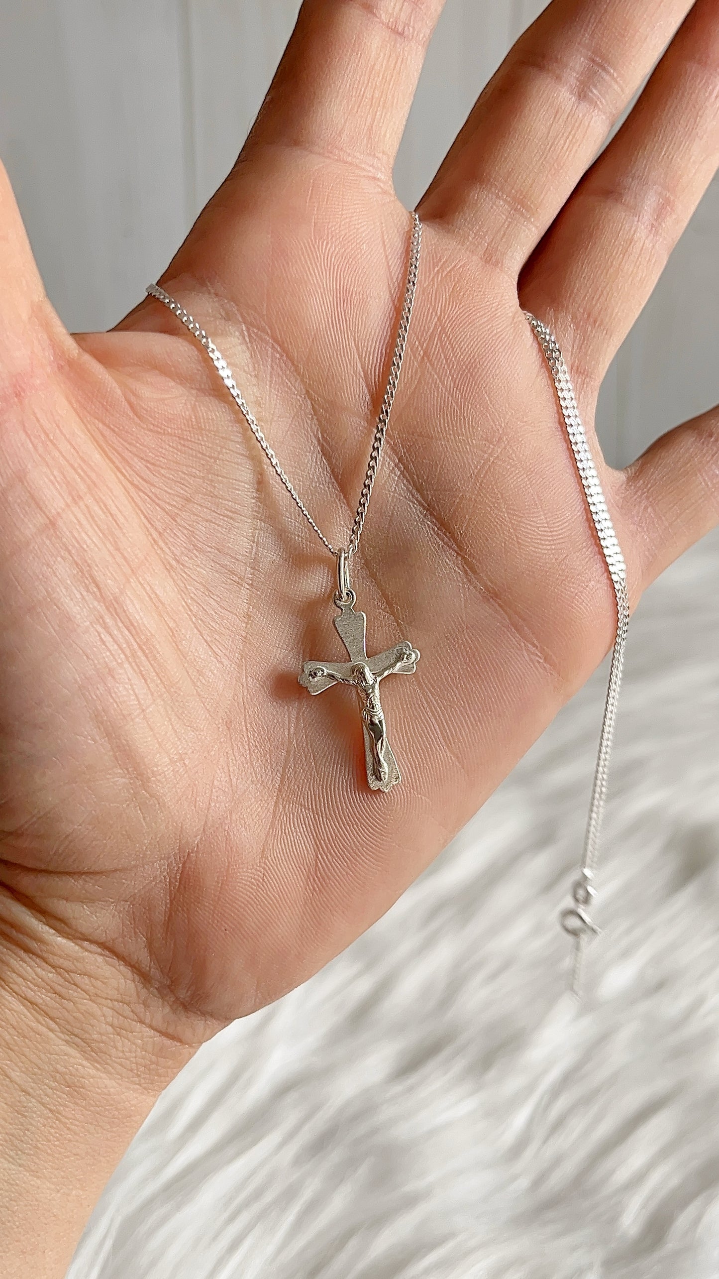 Cadena 45cm con Cristo 2,4cm- Plata 925
