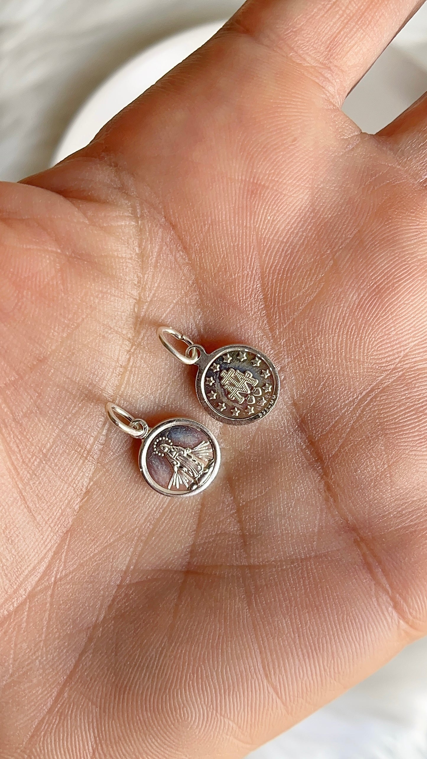 Dije Virgen de la Milagrosa 1cm Doble Cara Redonda - Plata 925