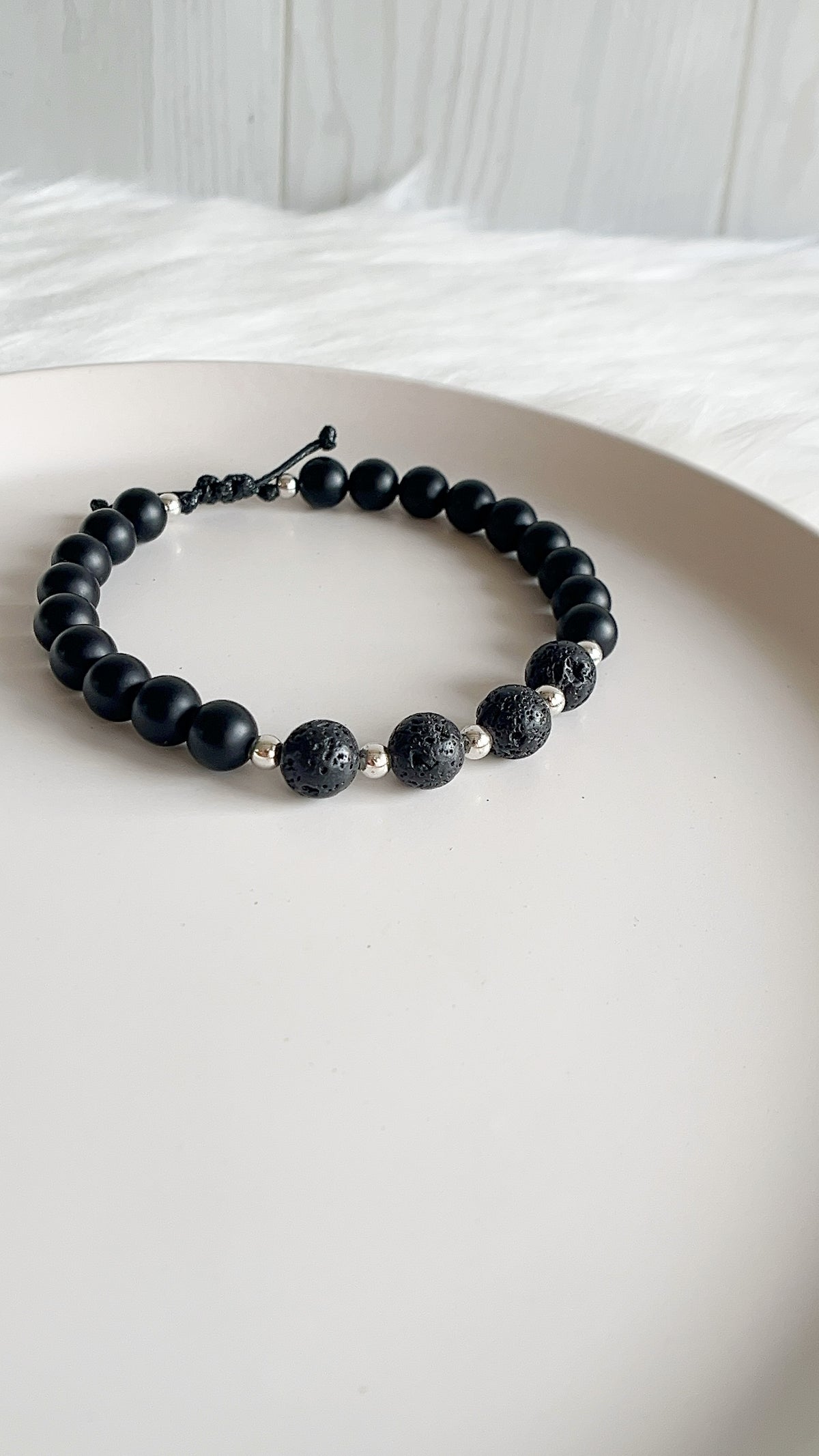 Pulsera Caballero Ajustable - Piedra Onix con Piedra Volcánica y Balines - Plata 925