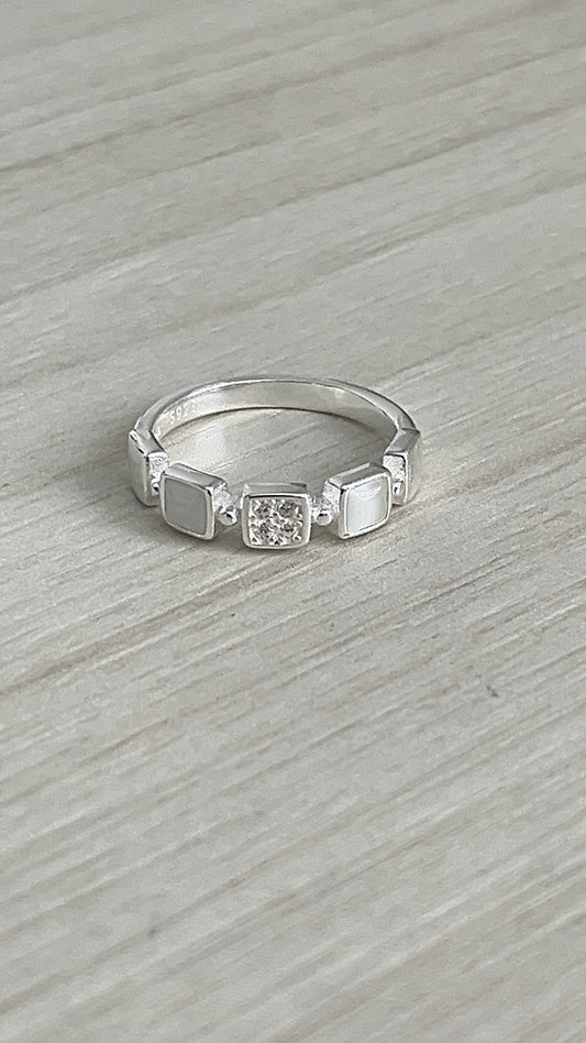 Anillo con Cuadritos Blancos y Brillantes Plata 925