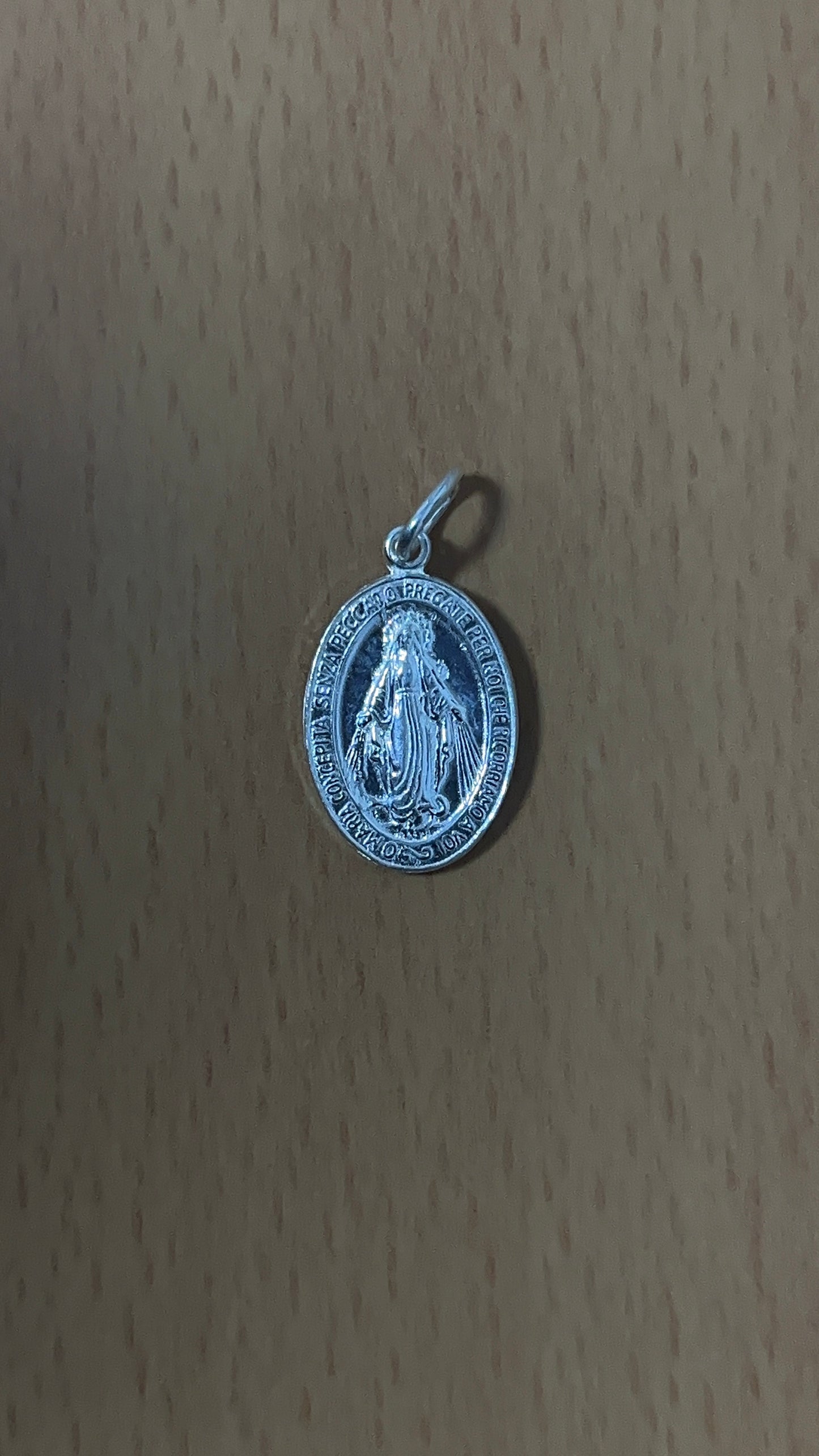 Dije Virgen de la Milagrosa Ovalada Plata 925