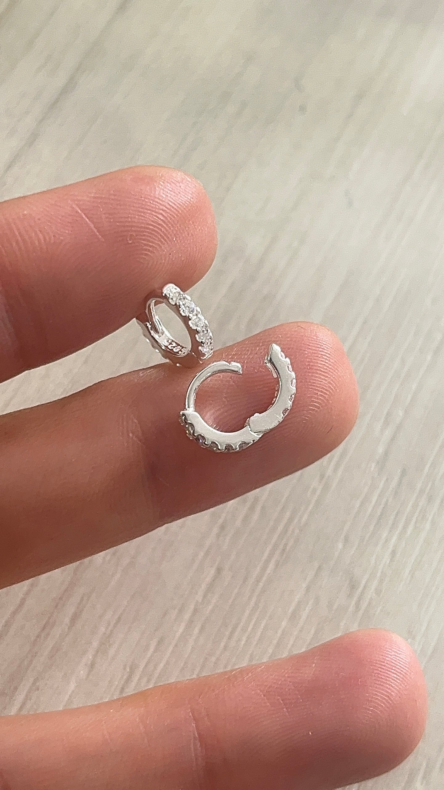 Argollas Con Cristales 1cm Plata 925