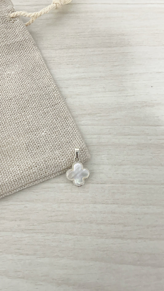 Dijes Flor Nacarada 1,1cm - Plata 925