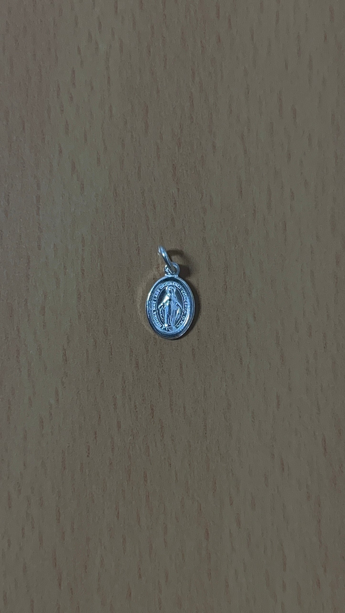 Dije Virgen de la Milagrosa Ovalada Plata 925