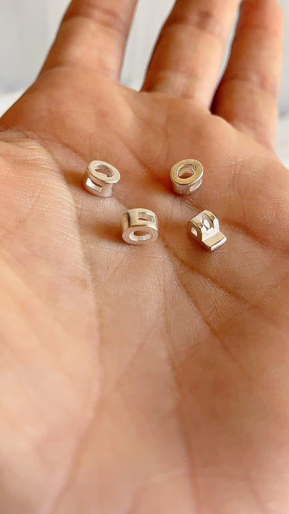 Dije Letra “O” y “P” 5mm - Plata 925