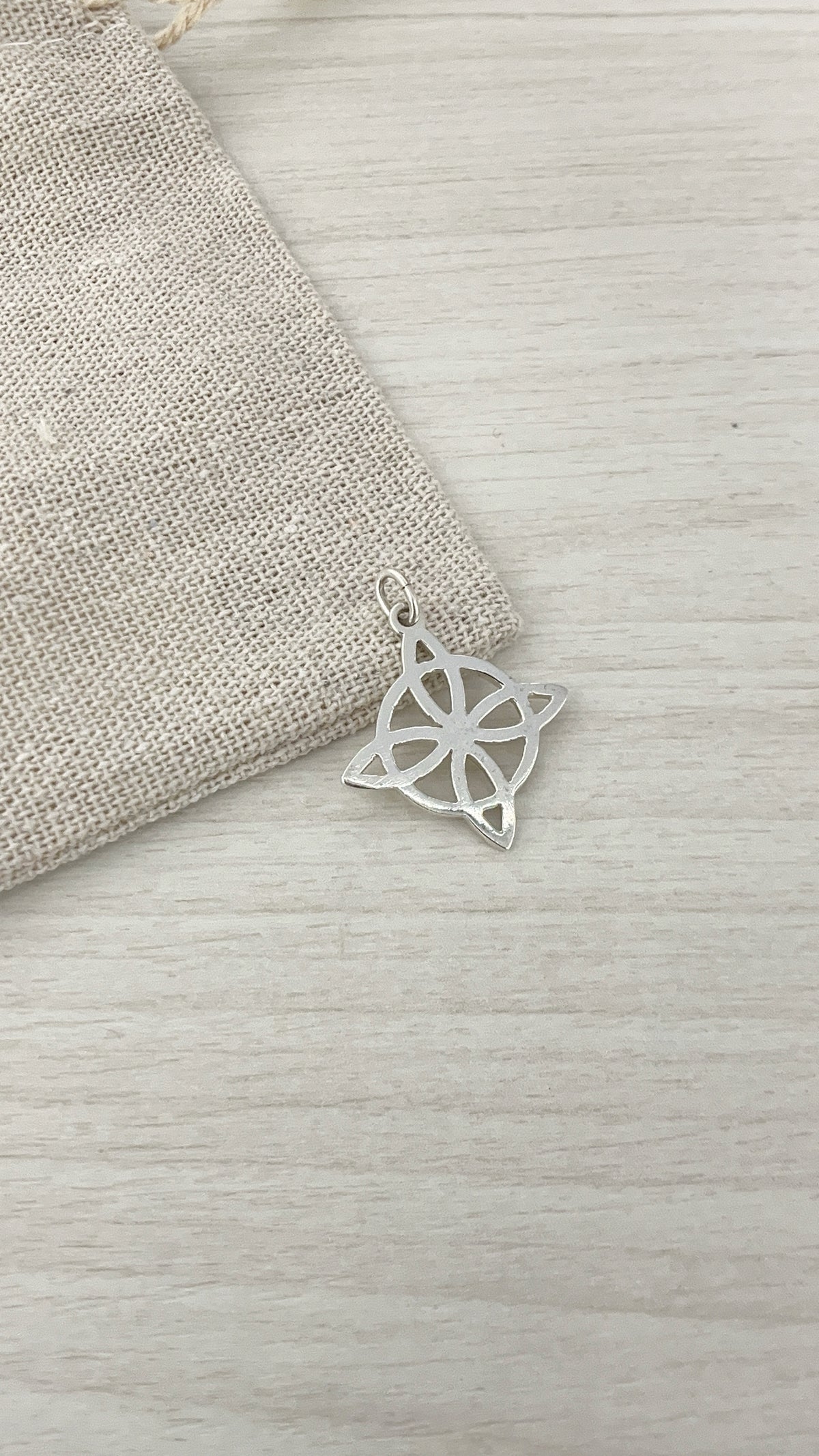 Dije Nudo de Bruja 2,2cm - Plata 925